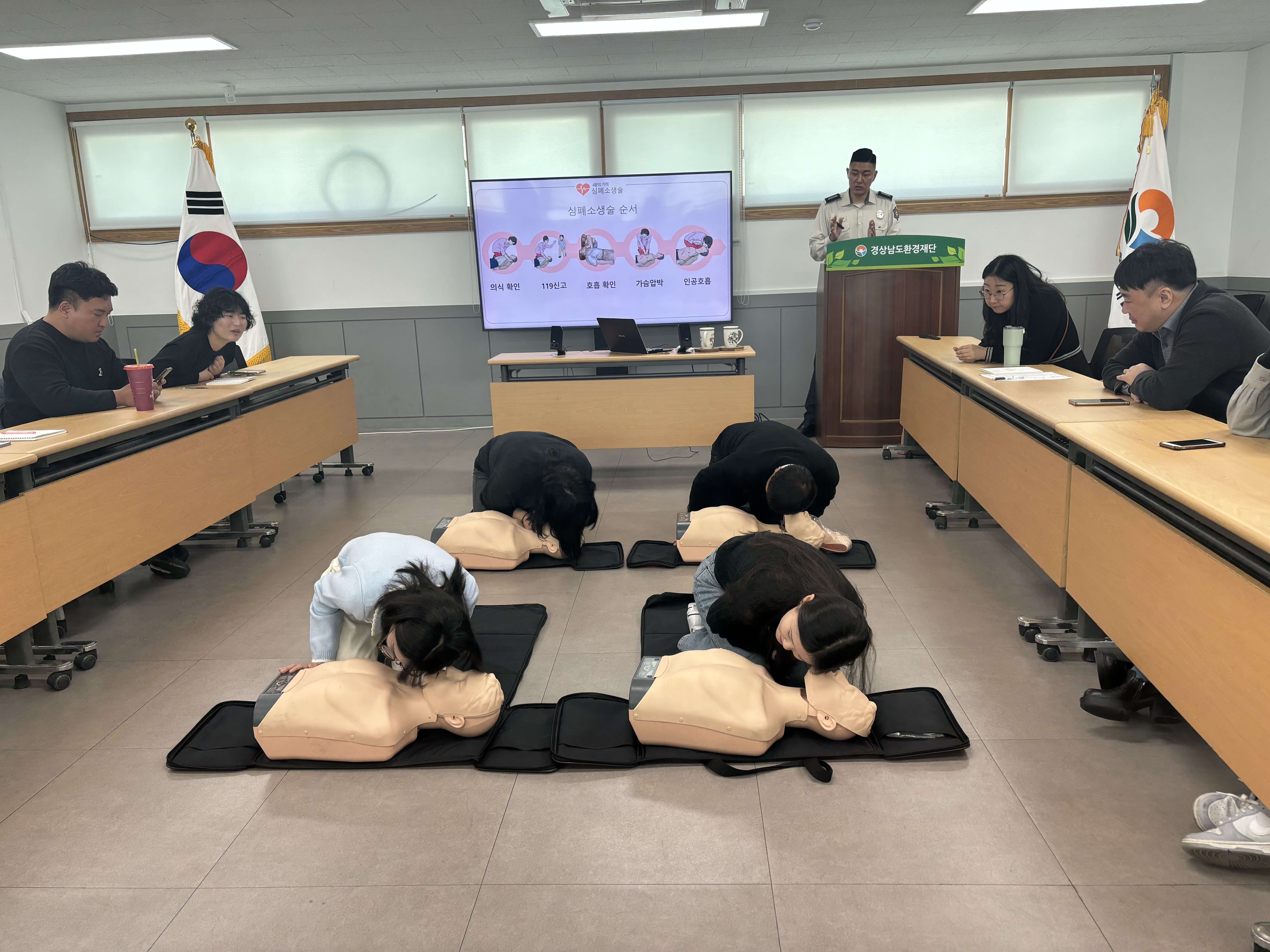 신규 직원 함께하는 재단 임직원 심폐소생술 교육 실시